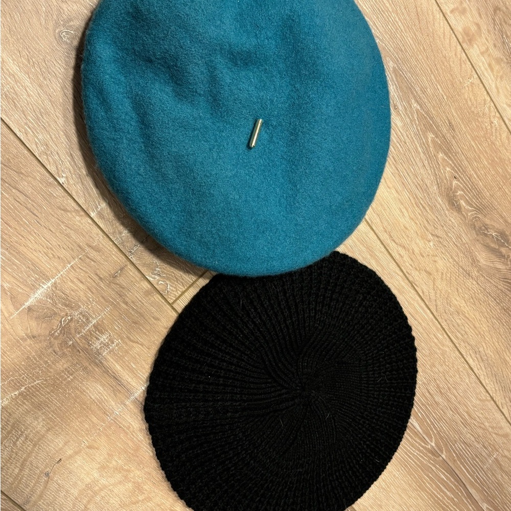 Teal and Black Beret Set